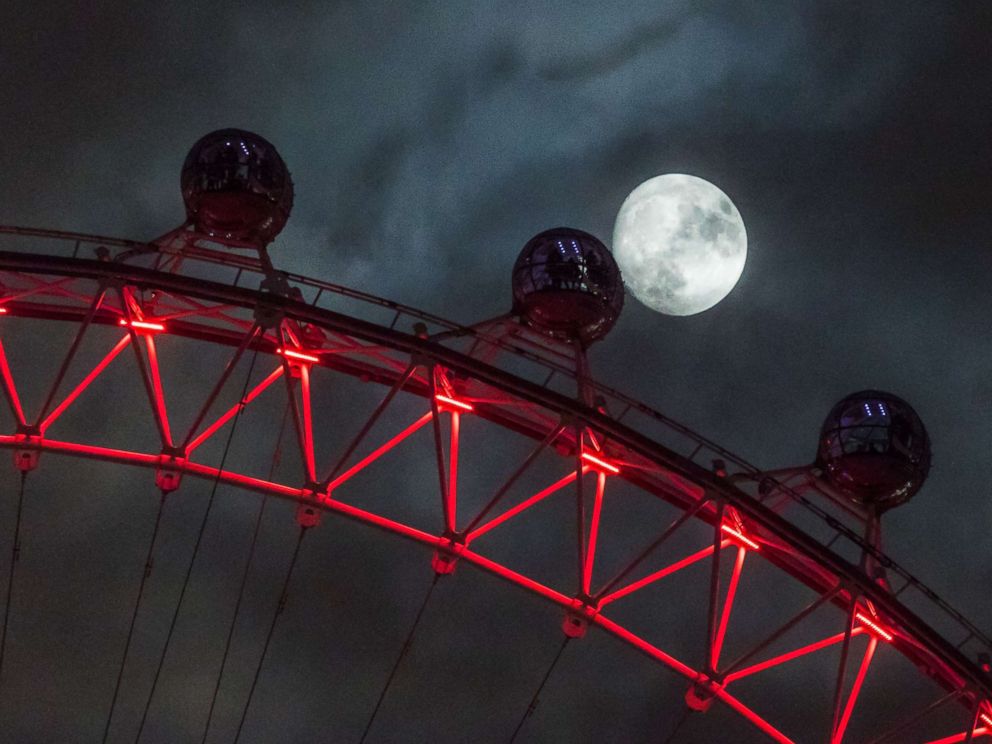PHOTO: Seen from Downing Street, the moon rises behind the London Eye, Dec. 01, 2017 in London.