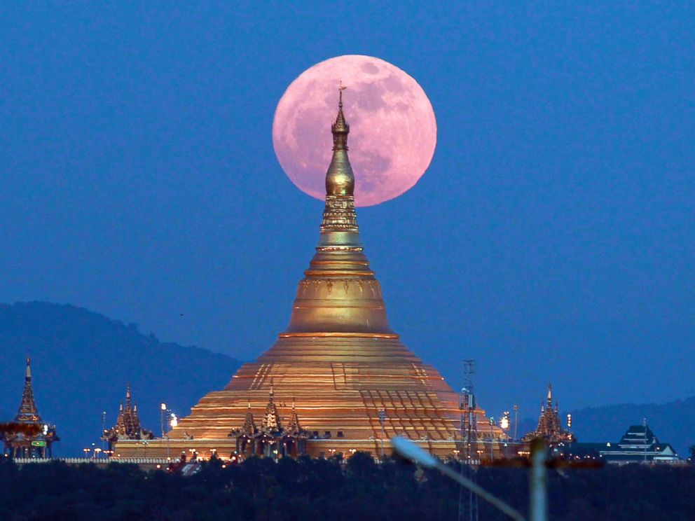 PHOTO: The moon rises behind the Uppatasanti Pagoda seen in Naypyitaw, Myanmar, Dec. 3, 2017.