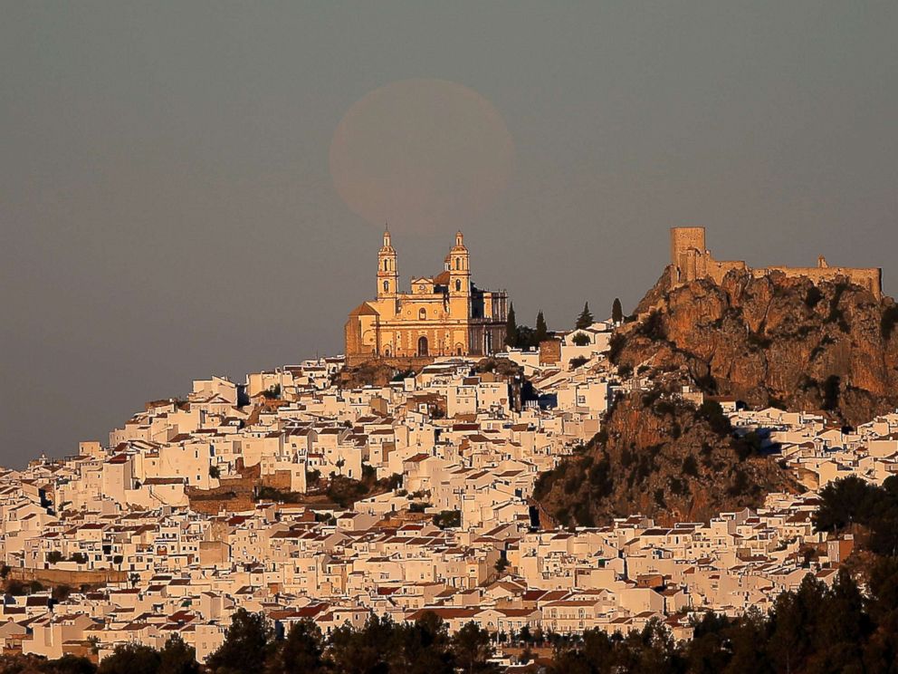 PHOTO: The supermoon sets over the church of Nuestra Senora de la Encarnacion at dawn in Olvera, near Cadiz, southern Spain Dec. 4, 2017.
