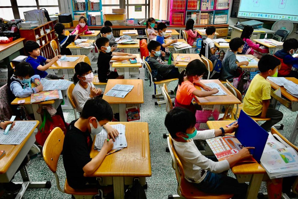 PHOTO: Students wearing face masks as a preventive measure to curb the spread of the COVID-19 coronavirus attend a class at Dajia Elementary School in Taipei on April 29, 2020.