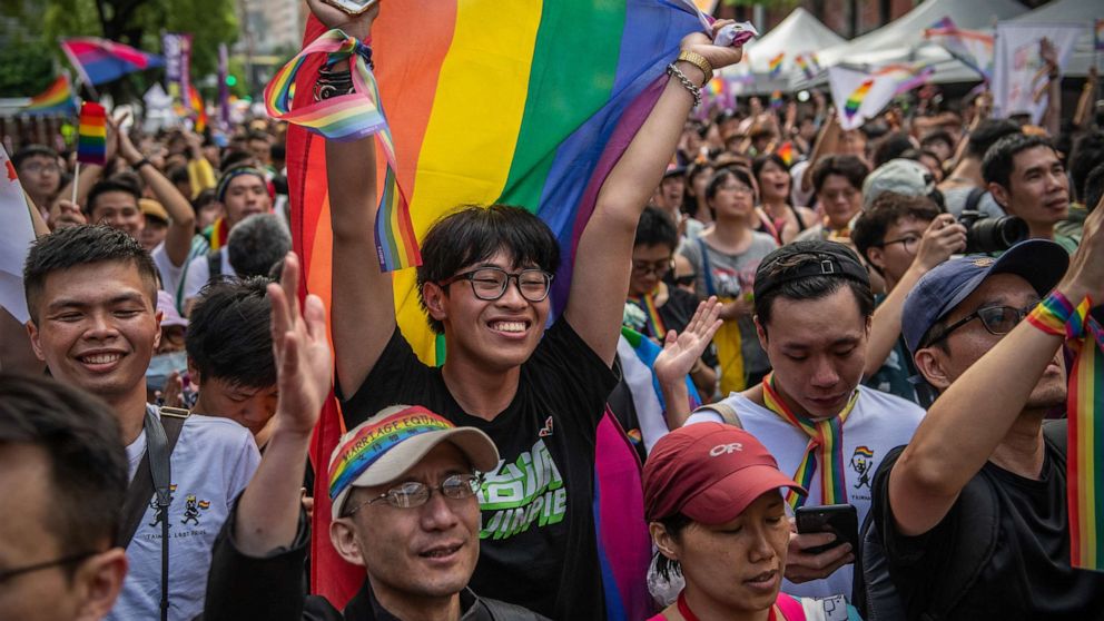 Taiwan Becomes First Asian Nation To Legalize Same Sex Marriage Abc News 3040