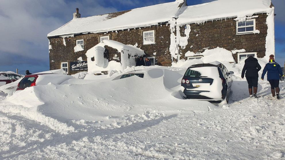 61 people snowed in at English pub are now back home