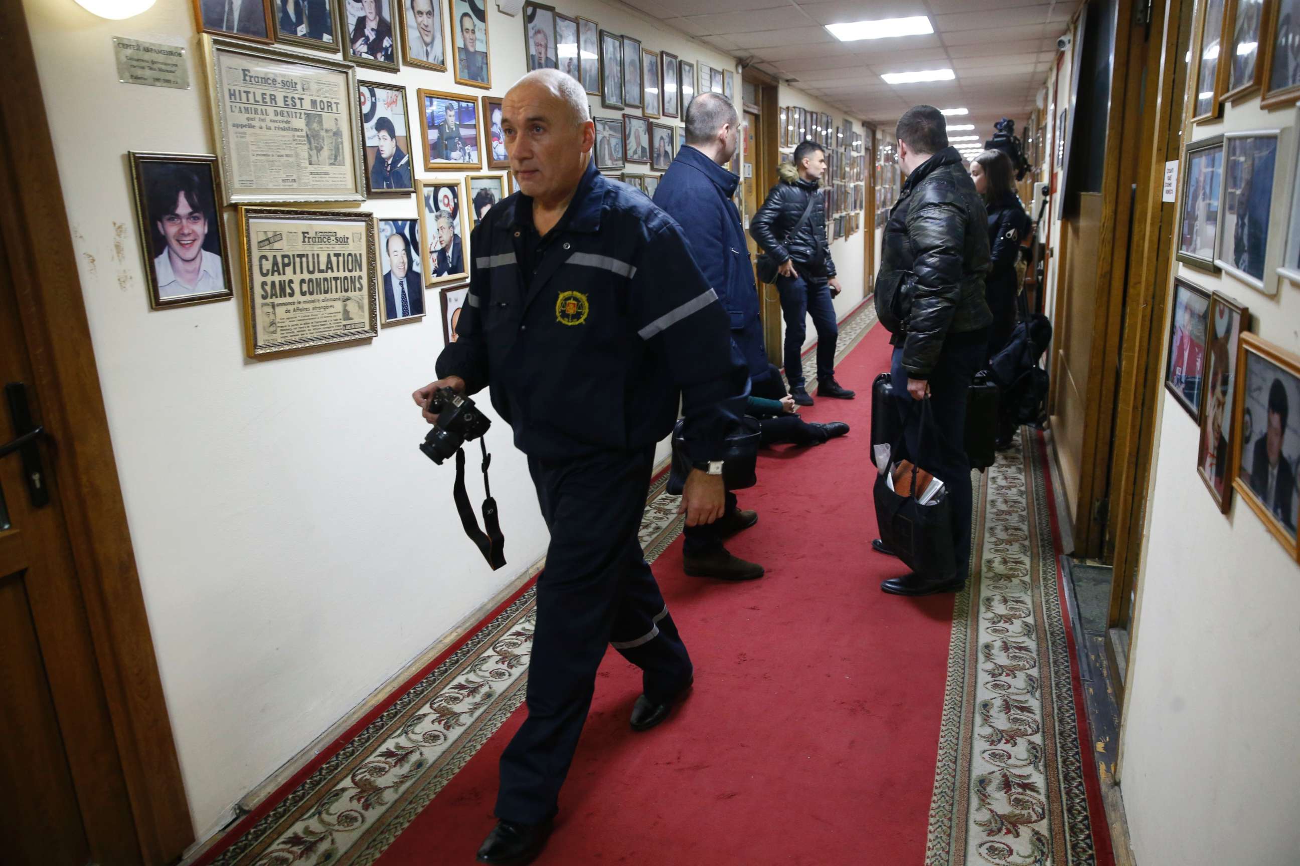 PHOTO: Investigators and journalists gather in the hallway of a Moscow radio station after a journalist was stabbed in the neck by an intruder, Oct. 23, 2017.