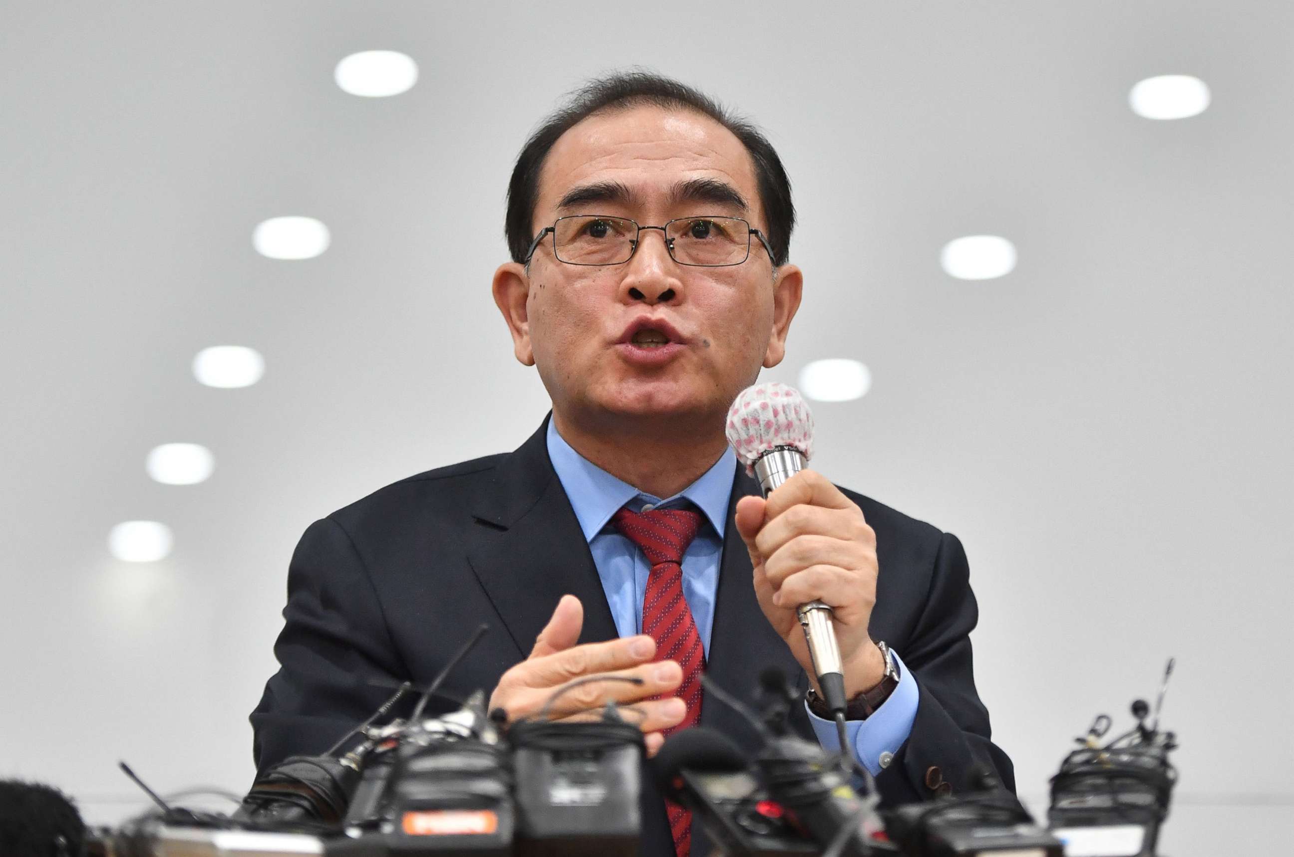 PHOTO: Thae Yong-ho, former North Korean deputy ambassador to Britain who defected to South Korea, speaks during a press conference to support Cho Seong Gil, a North Korean diplomat in Italy seeking asylum, in Seoul, Jan. 9, 2019.