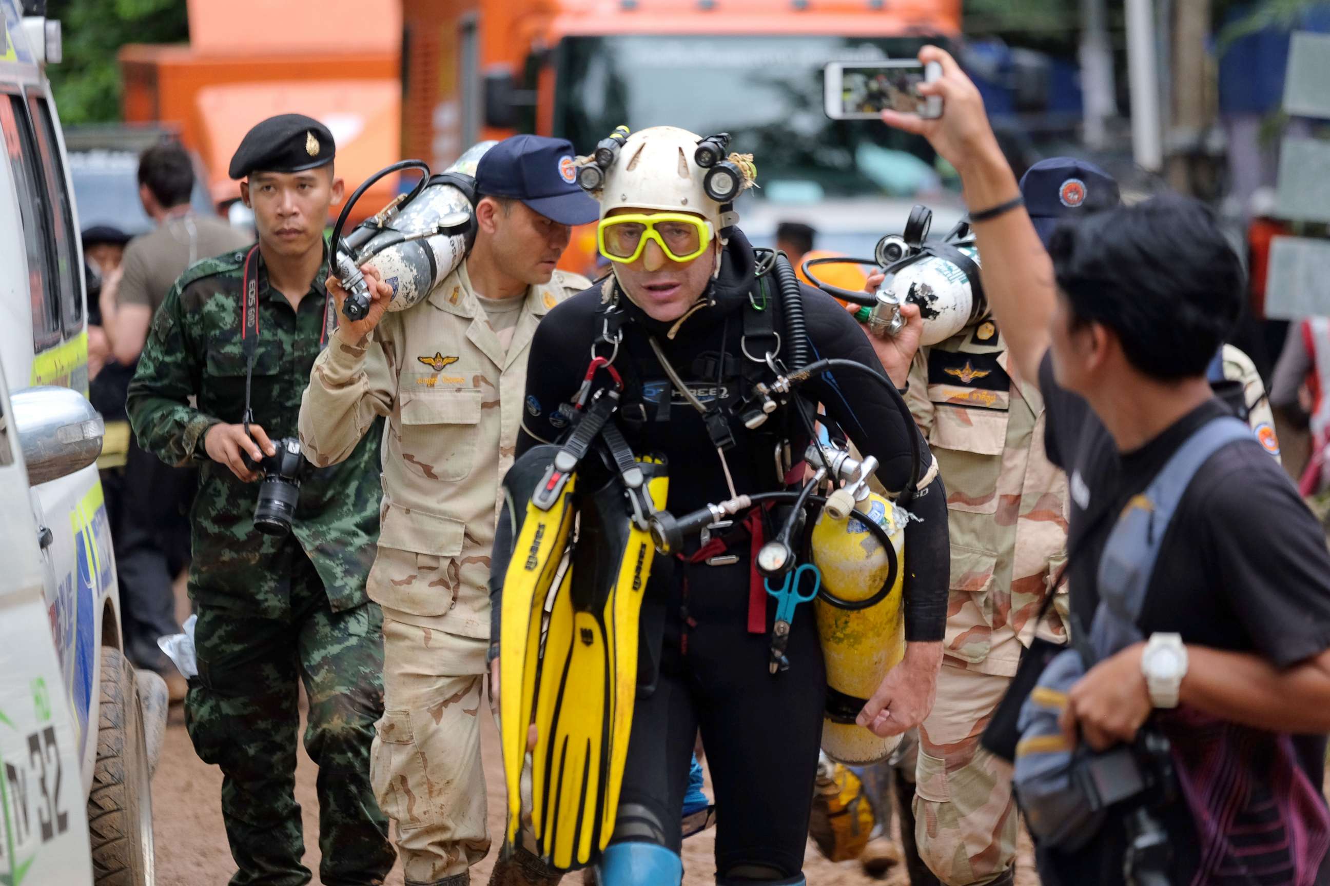 PHOTO: British cave-diver John Volanthen walks out from Tham Luang Nang Non cave in full kit without any response to reporter's questions, June 28, 2018, in Chiang Rai, Thailand.