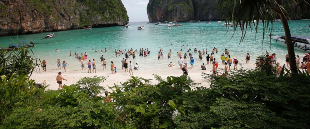 Thailand S Famous Maya Bay Featured In The Beach To Close Photo Tourists Walk The Beach Of Maya Bay Phi Leh Island In Krabi
