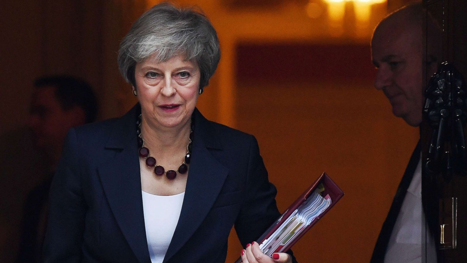 UK cabinet agrees to draft Brexit deal - Good Morning America