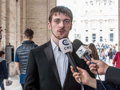 Pope meets with father of terminally ill British baby denied further treatment