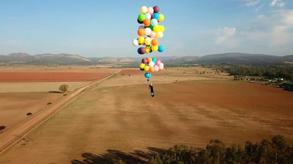 PHOTO: Tom Morgan, 38, flew for more than 15 miles at 8,000 feet in the air while strapped to a lawn chair and 100 giant helium balloons.