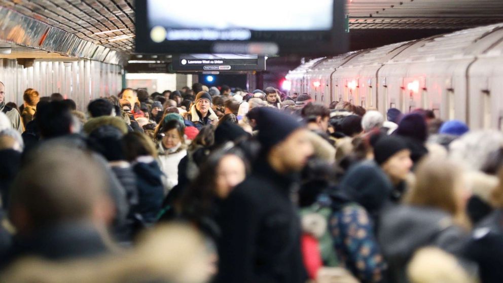 PHOTO: Passengers crowd a Toronto subway platform at the Bloor-Yonge station in Toronto, Feb. 2, 2018.