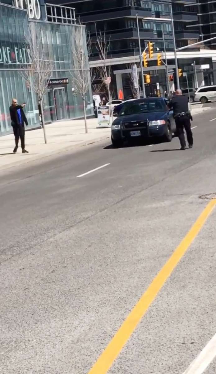 PHOTO: Video footage shows a police officer confronting the man who allegedly rammed into pedestrians with a van in Toronto, Canada, April 23, 2018.