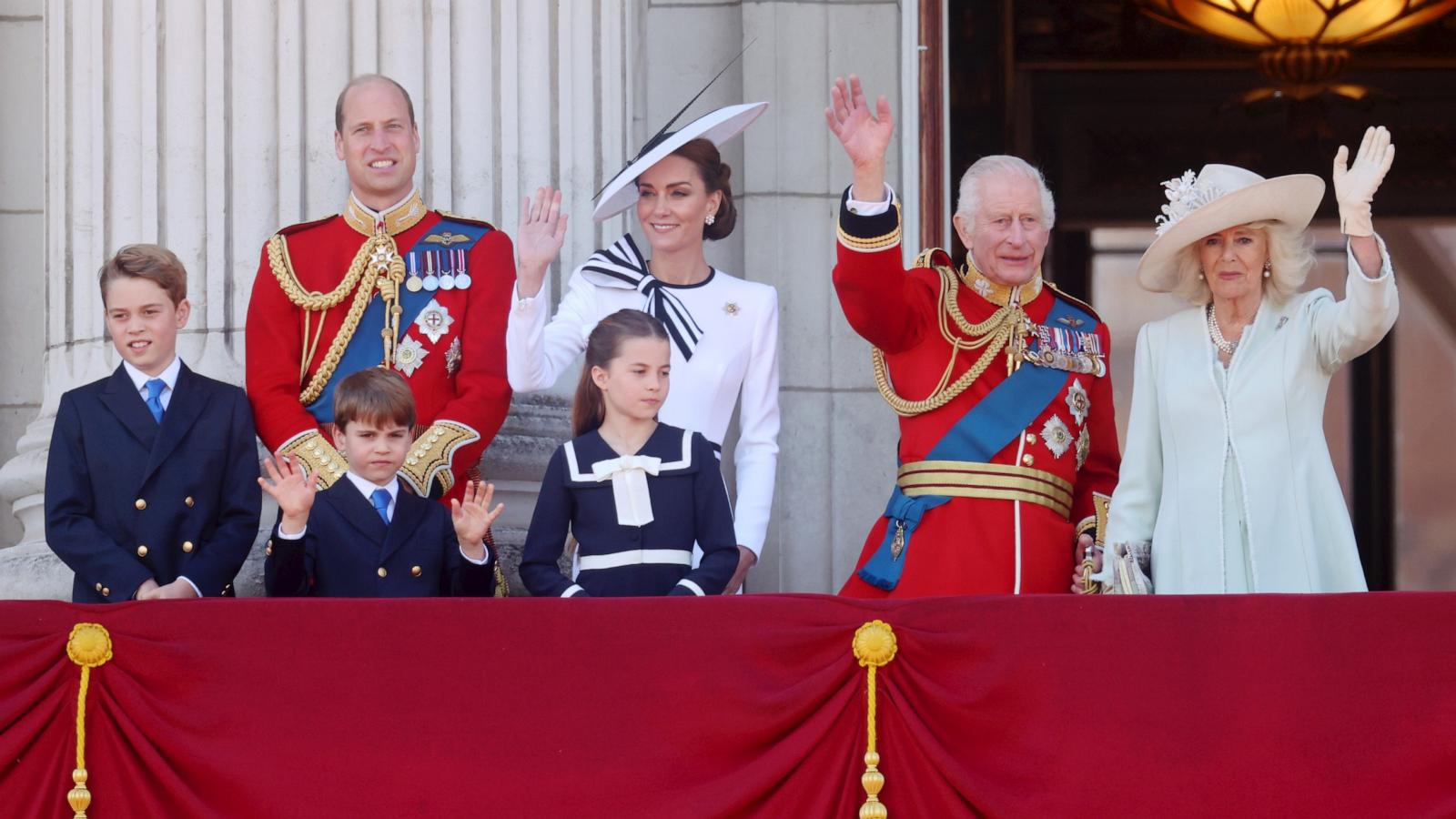 PHOTO: Britain's King Charles III, Queen Camilla, Prince George, Prince William, Prince Louis, Catherine, Princess of Wales, Princess Charlotte on the balcony of Buckingham Palace after attending the 'Trooping the Colour' in London, June 15, 2024.