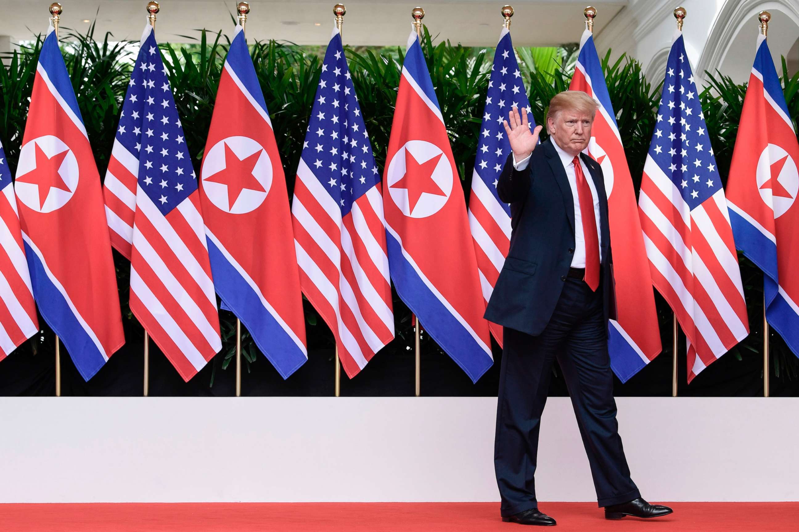 PHOTO: President Donald Trump waves after saying goodbye to North Korea leader Kim Jong Un at the Capella resort on Sentosa Island in Singapore on June 12, 2018.