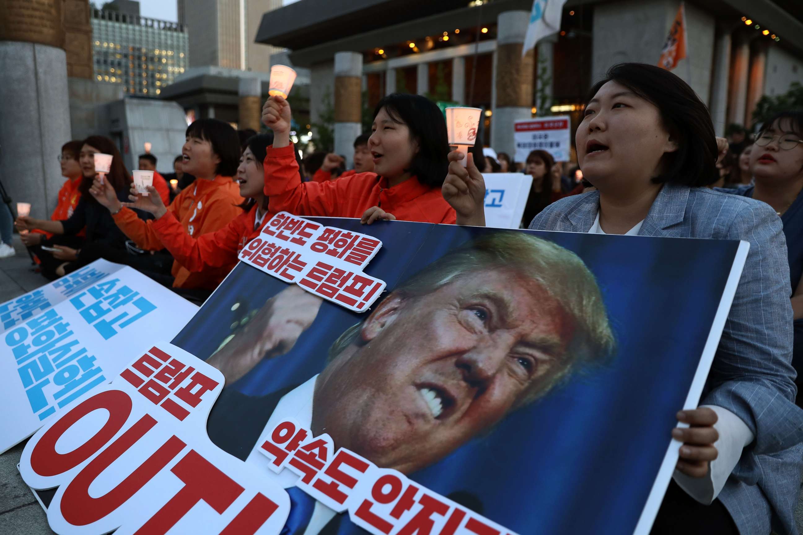 PHOTO: Demonstrators gather in front of the U.S. embassy in Seoul, South Korea to demand peace for the Korean peninsula after the cancellation of the U.S. and North Korea summit, May 25, 2018.
