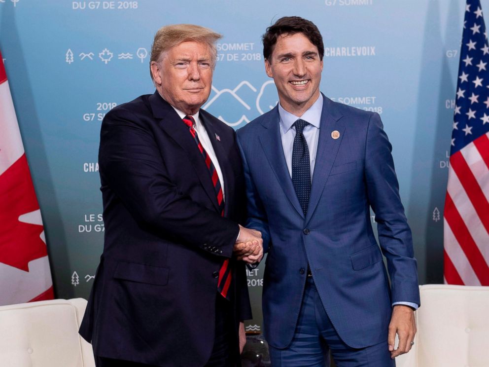 FOTO: En esta foto del 8 de junio de 2018, el primer ministro de Canadá, Justin Trudeau, se reúne con el presidente de los Estados Unidos, Donald Trump, en la cumbre de líderes del G7 en La Malbaie, Quebec. 
