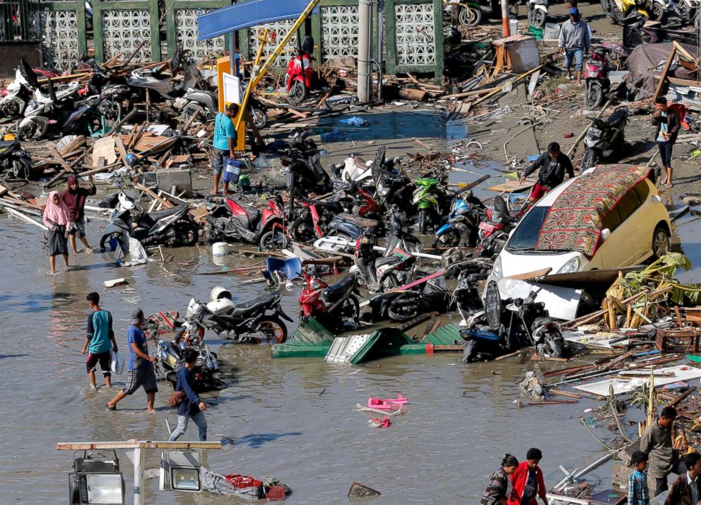 PHOTO: People survey damage outside the shopping mall following earthquakes and tsunami in Palu, Central Sulawesi, Indonesia, Sept. 30, 2018.