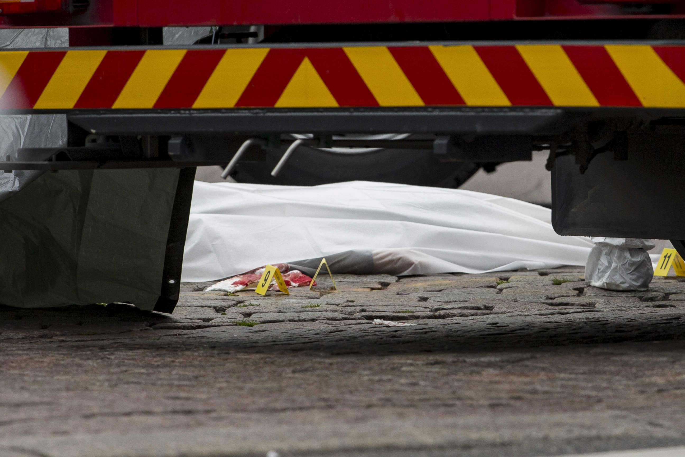 PHOTO: A stabbing victim's body lies covered in a sheet at the Turku Market Square in the Finnish city of Turku where several people were stabbed on Aug. 18, 2017.