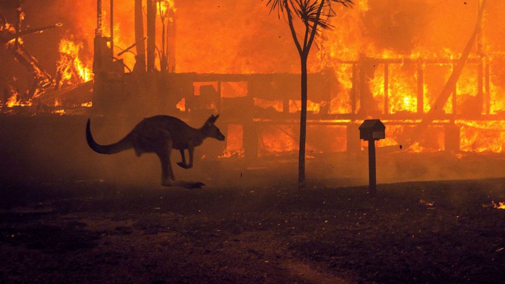 VIDEO: Crews race against time, weather changes to contain Australia fires