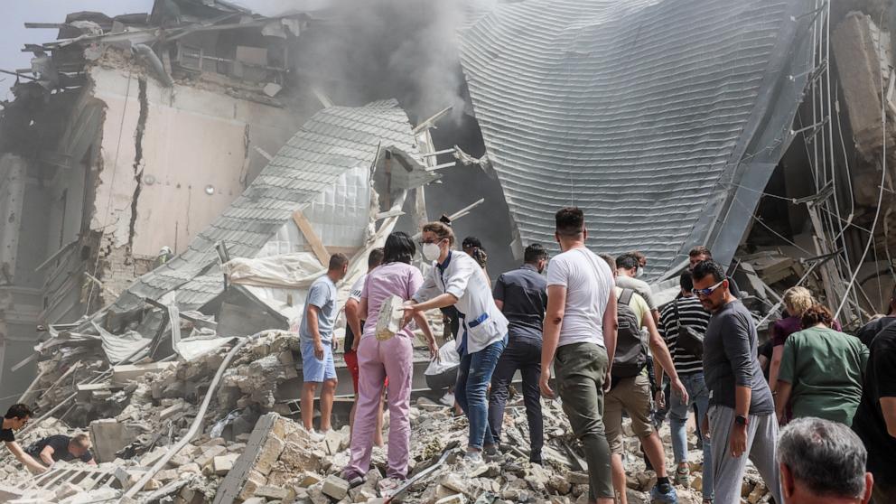 “Massive” Russian missile attack on Ukraine, 37 dead and a children’s hospital hit