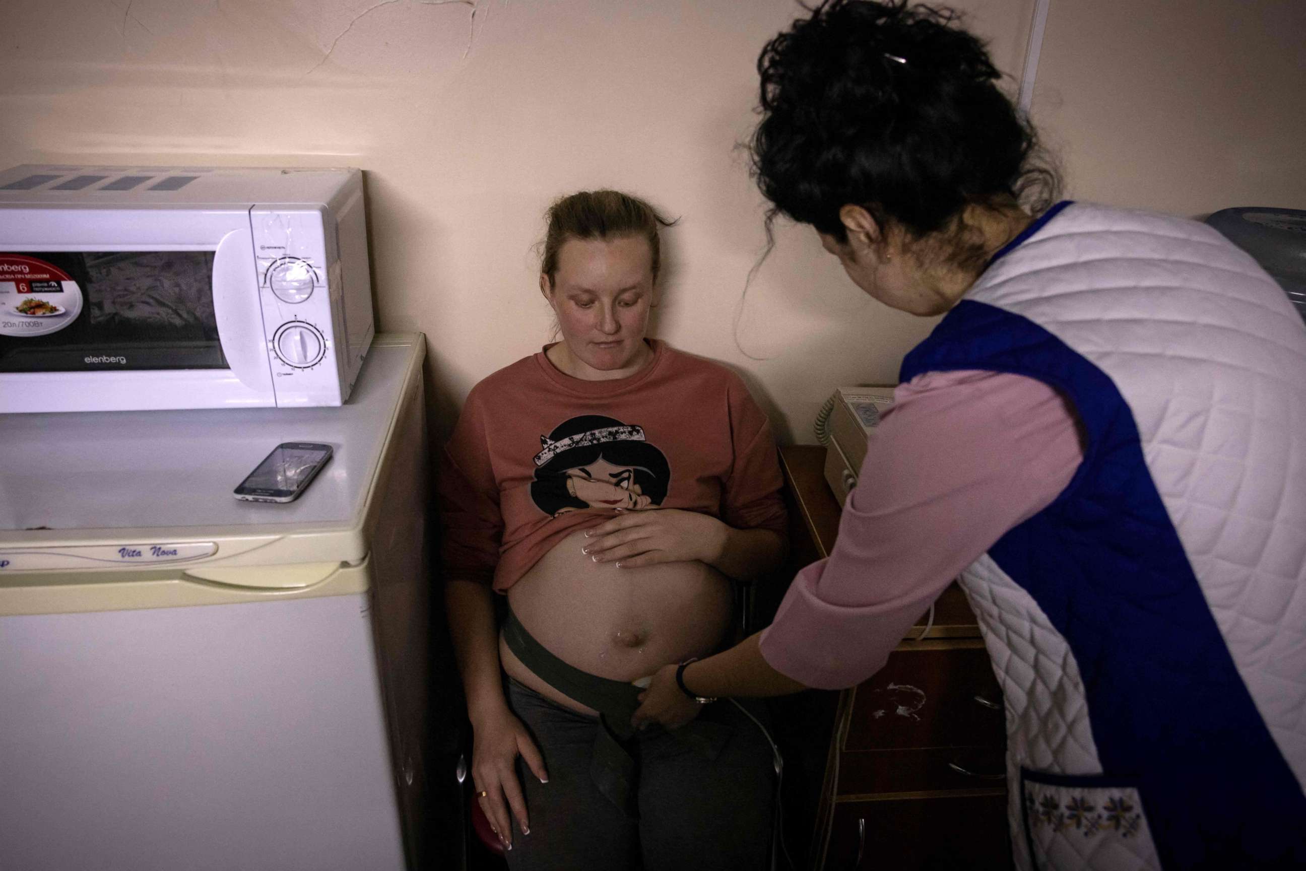 PHOTO: A pregnant woman is examined in the shelter of a maternity ward in the city of Zhytomyr, northern Ukraine, on March 23, 2022.