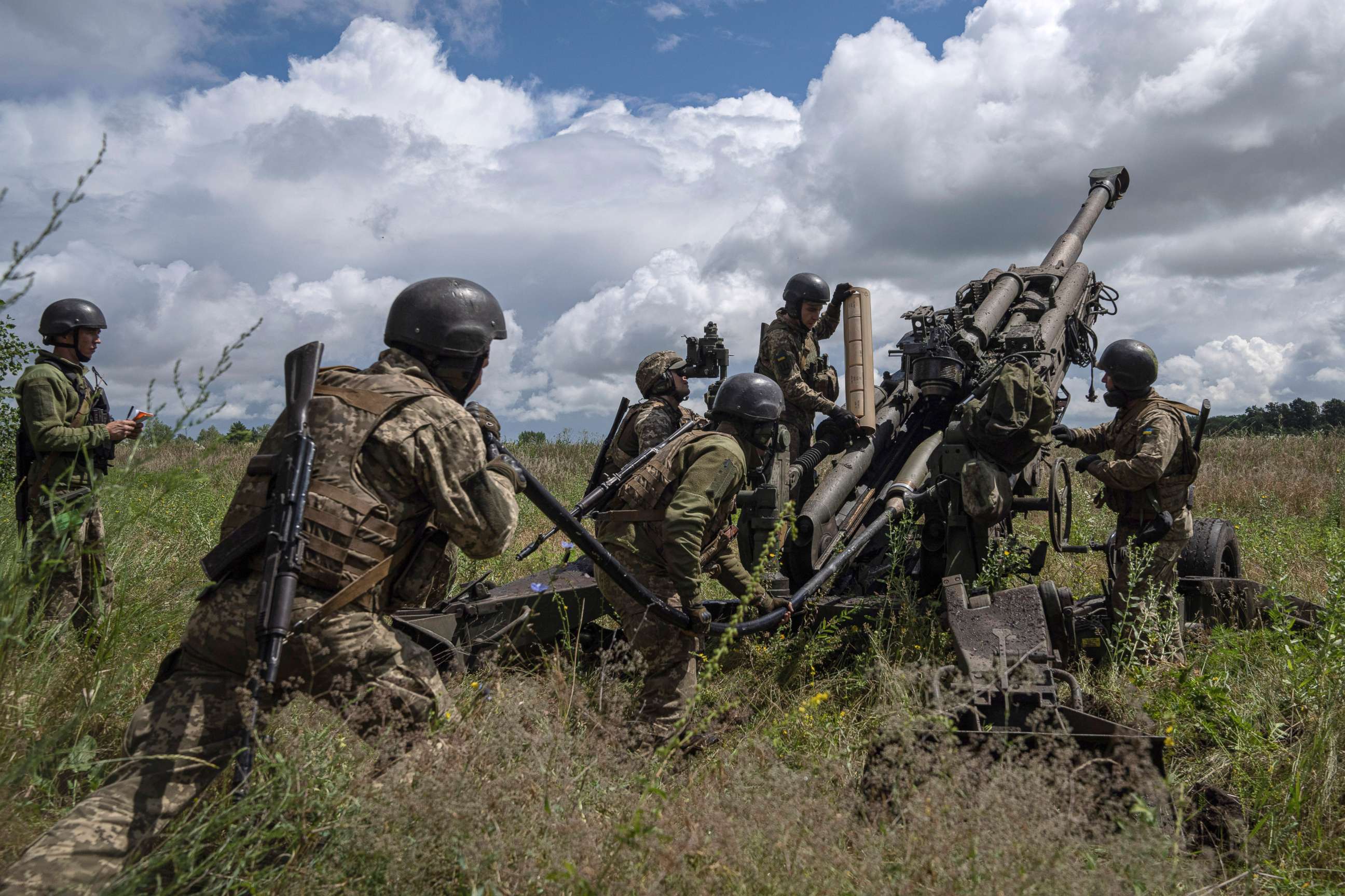PHOTO: Ukrainian servicemen prepare to fire at Russian positions from a U.S.-supplied M777 howitzer in Kharkiv region, Ukraine, July 14, 2022.