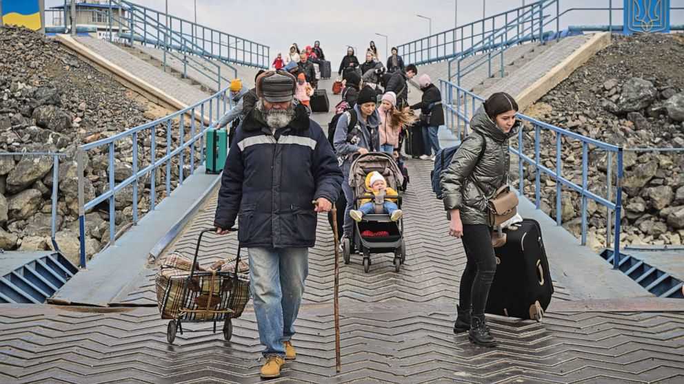 VIDEO: Ukraine's neighbors absorb influx of refugees