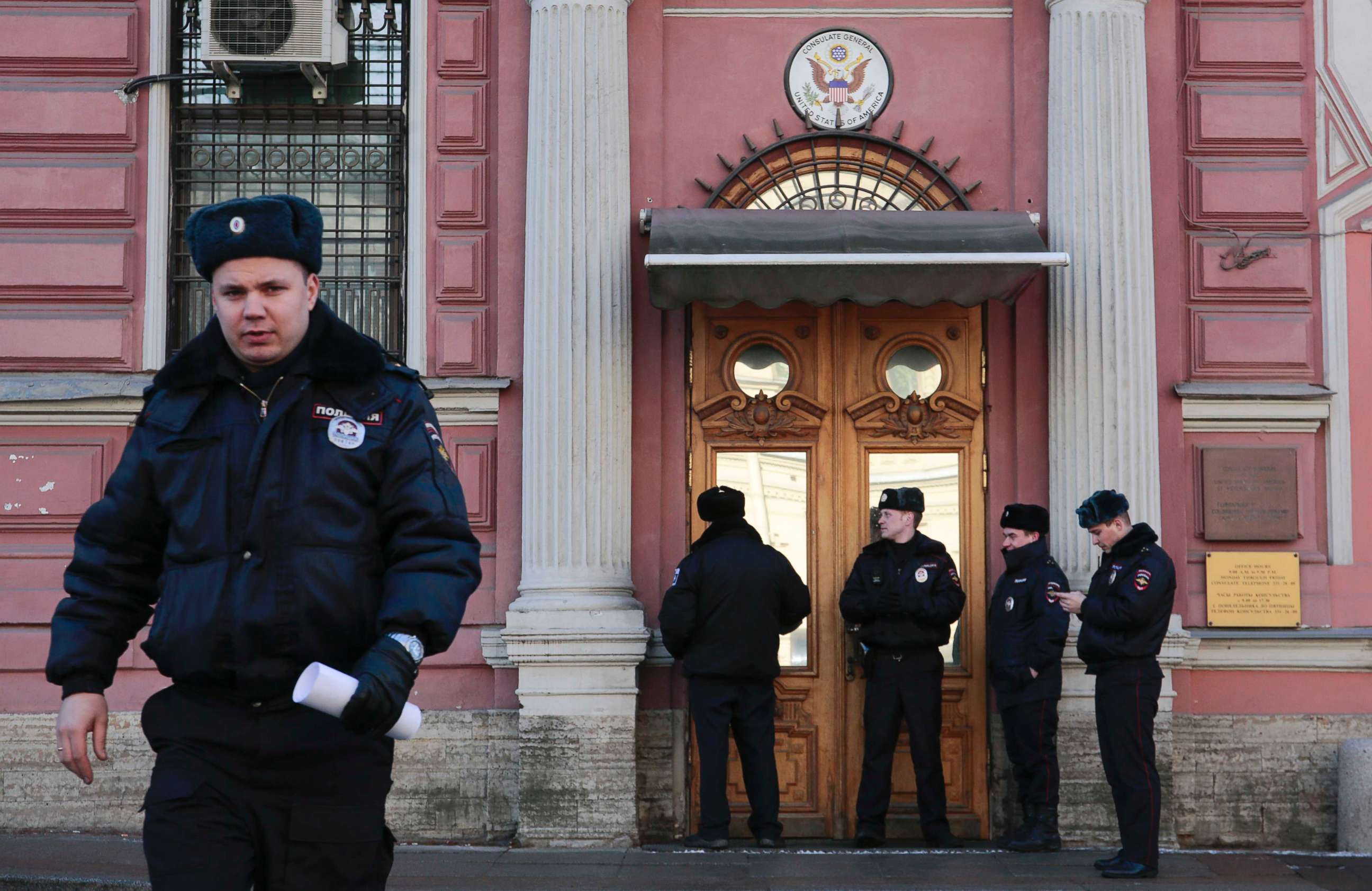PHOTO: Policemen stand guard outside the building of the consulate-general of the U.S. in St. Petersburg, Russia, March 29, 2018.
