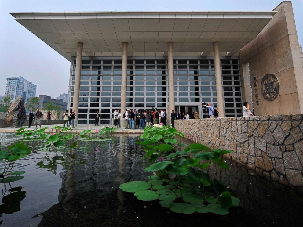 PHOTO: Local and foreign journalists visit the new US embassy in Beijing on Aug. 5, 2008.
