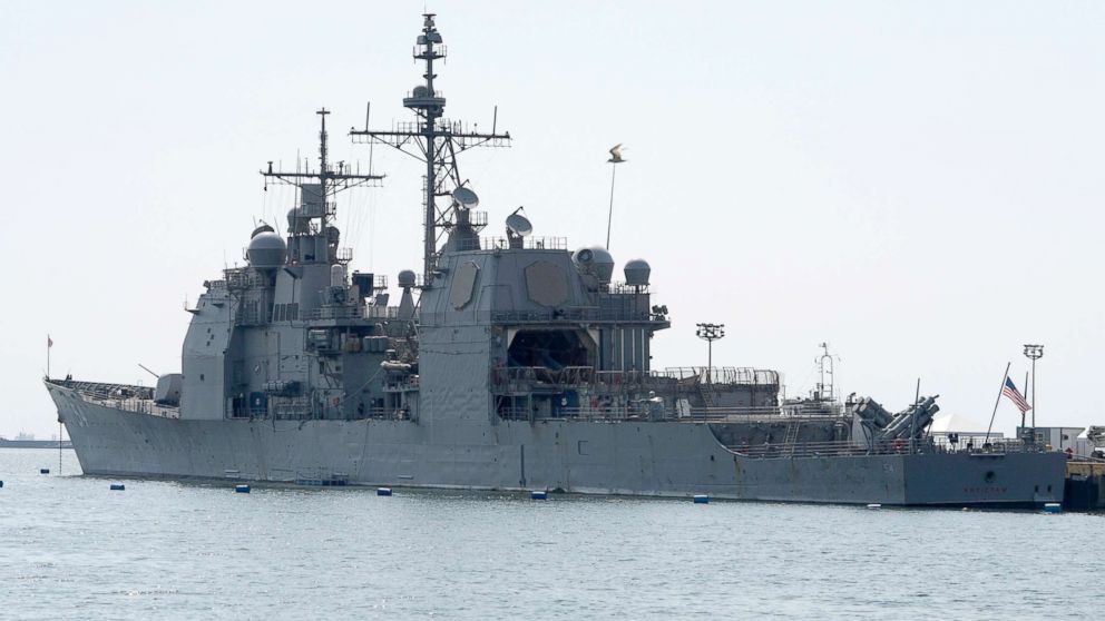 PHOTO: The U.S. Navy's guided missile cruiser USS Antietam (CG-54) is seen docked at a port in Manila, March 14, 2016. 
