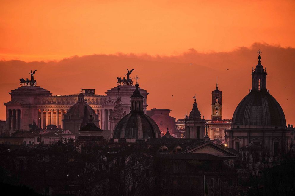 PHOTO: Dawn breaks over Rome as worshipers from around the world arrive in St. Peter's Square to pay their respects to the late Pope Emeritus Benedict XVI on January 2, 2023 in Vatican City, Vatican City.