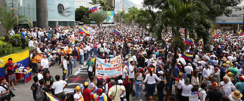 venezuelans-take-to-streets-on-independence-day-with-dueling-rallies