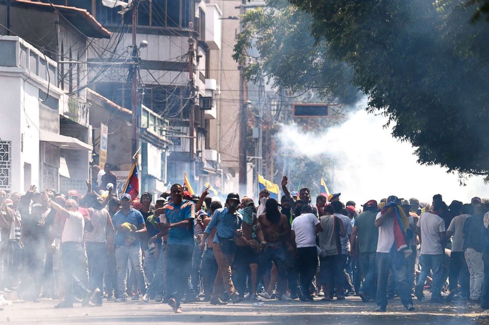 PHOTO: Protesters clash with the security forces in a demonstration against the government of Nicolas Maduro, in San Antonio del Tachira, Venezuela, Feb. 23, 2019.