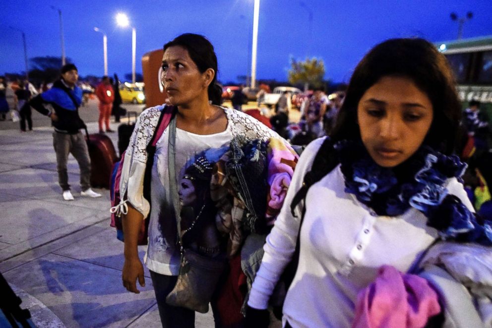 PHOTO: Edicth Landinez and her daughter Nacari, right, arrive at the Peruvian immigration offices, in Tumbes, Peru, Aug. 25, 2018, to apply for refugee status, because they missed the deadline imposed by authorities to pass without a passport.
