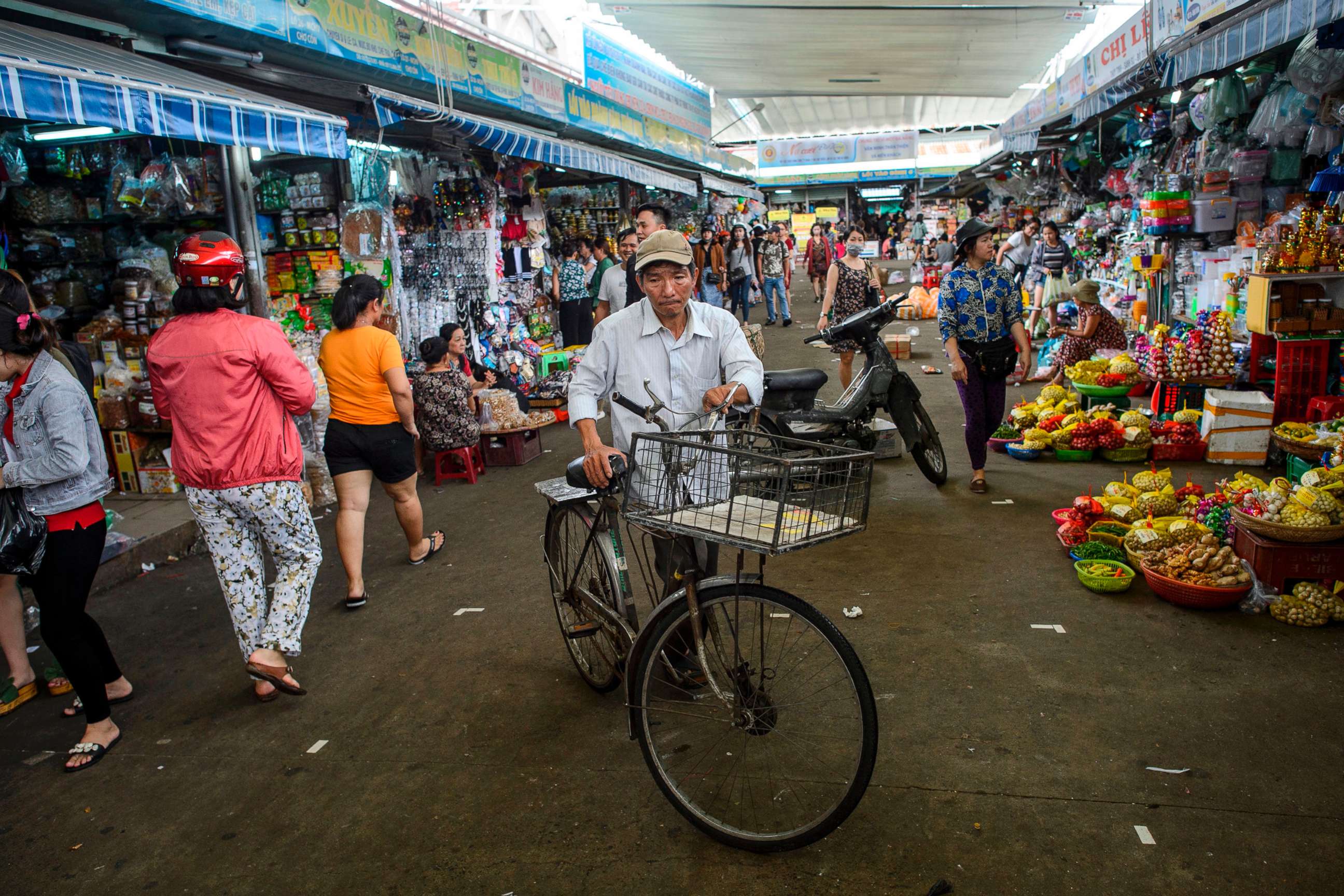 PHOTO: A man walks with his bicycle in the Con Market in the central Vietnamese city of Danang in this Nov. 11, 2017 file photo.