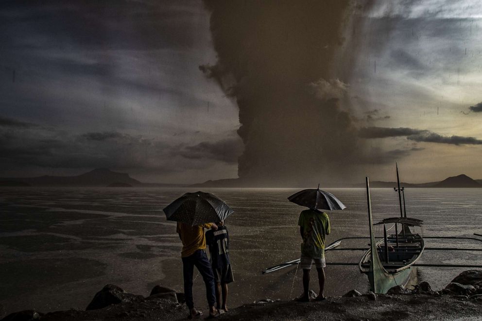 Ash Streams Lava Spews Vivid Images After Taal Volcano Erupts In Philippines Abc News 4693