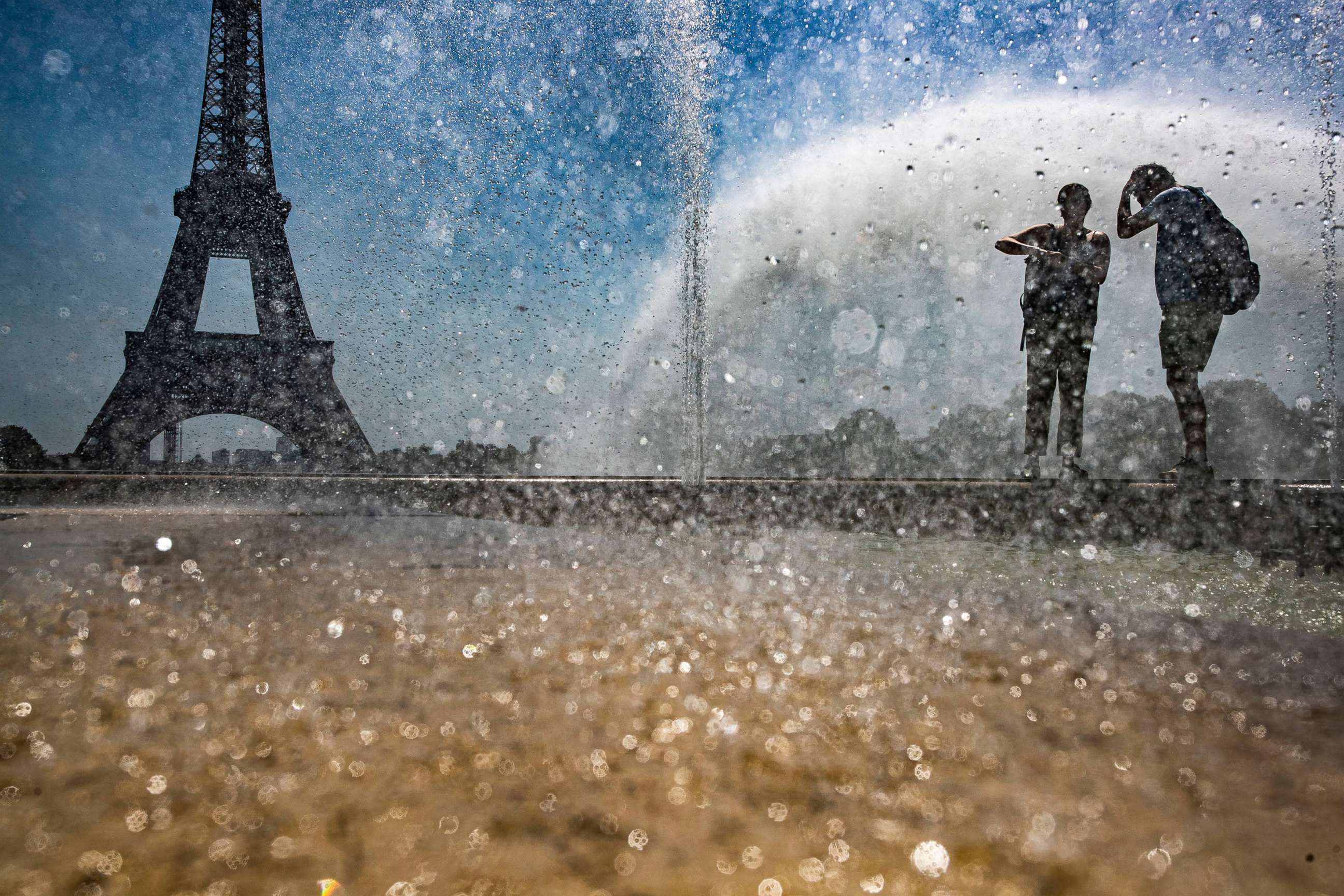 PHOTO: People cool down at the Gardens of the Trocadero in Paris, July 23, 2019.