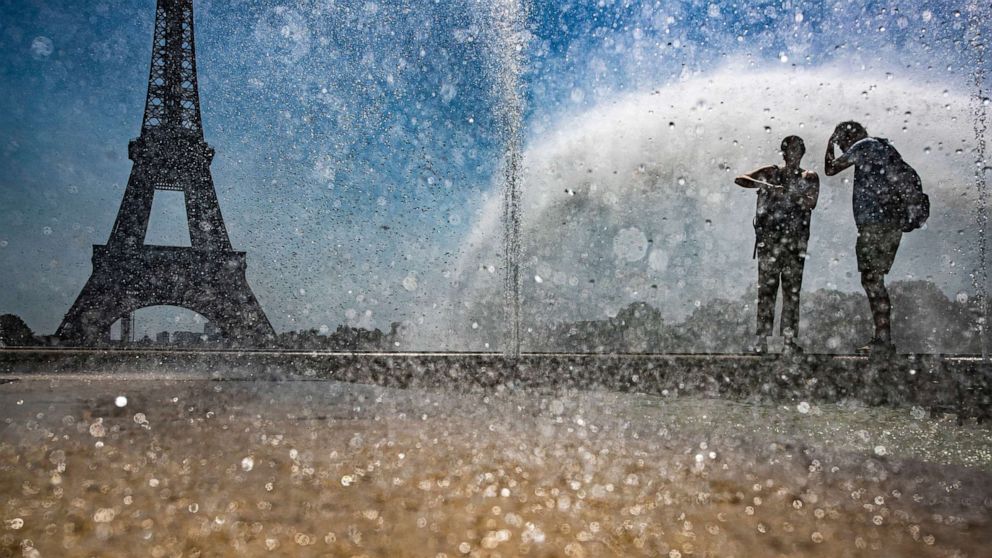 PHOTO: People cool down at the Gardens of the Trocadero in Paris, July 23, 2019.