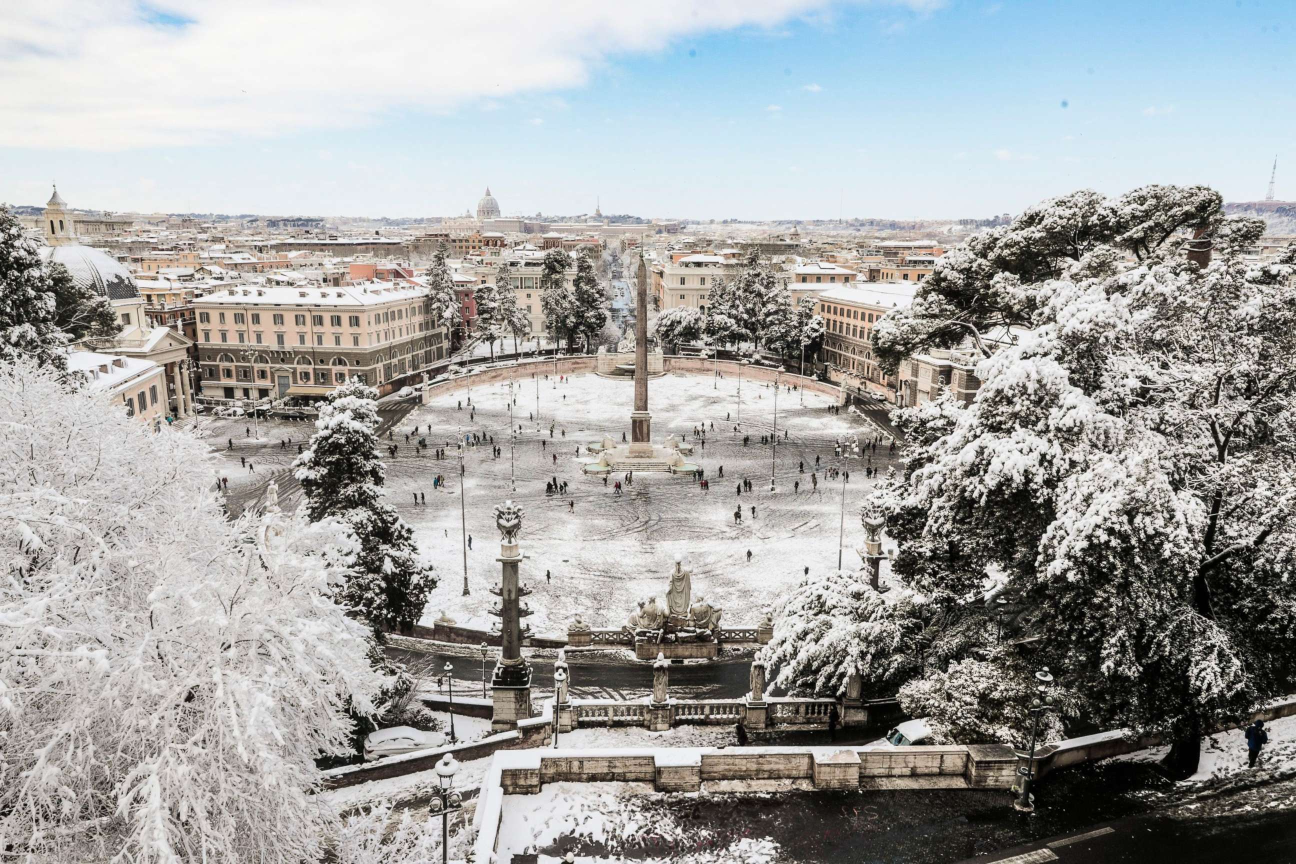 PHOTO: Snow hits Rome, Feb 26, 2018.