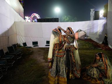 AP PHOTOS: Performers bring Hindu gods to life in the Ramleela