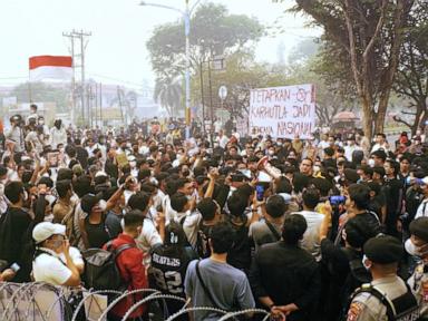 Southeast Asia's worst haze in over a decade sparks student protests