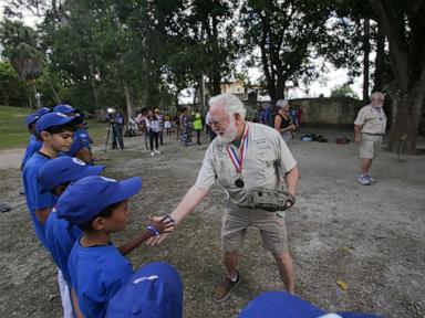 Hemingway look-alikes visit Cuba and some of the late writer's favorite places