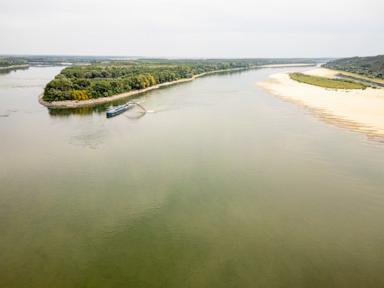 Romanya, bir nükleer santralin ikinci reaktörünü çalıştırmak için Tuna Nehri'nde 4 barajı batırmaya acele ediyor
