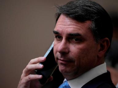 Flávio Bolsonaro denies wrongdoing after reported request to jailed banker