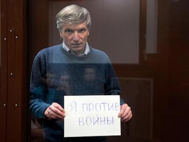 Imprisoned Kremlin critic stands a second trial for opposing Ukraine war