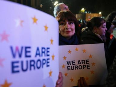 Thousands rally outside Georgian parliament to demand a new election towards European integration