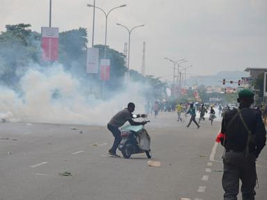 Journalists covering Nigeria protests dodge bullets as police arrest nearly 700 people