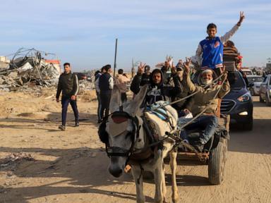 Palestinians trek across rubble to return to their homes as Gaza ceasefire takes hold