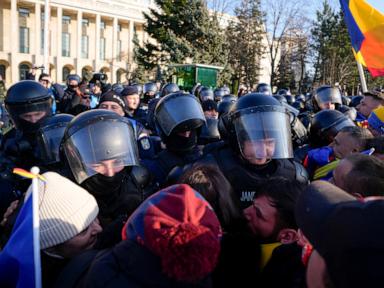 Romanian President Klaus Iohannis announces resignation after pressure by populists