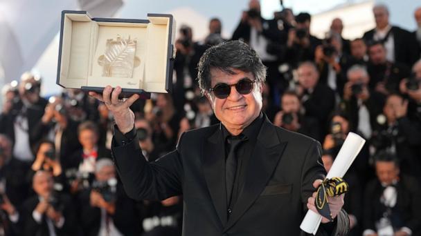 Director Jafar Panahi, winner of the Palme d'Or for the film 'It Was Just an Accident', poses for photographers at the awards ceremony photo call at the 78th international film festival, Cannes, southern France, Saturday, May 24, 2025. (AP Photo/Natacha Pisarenko)