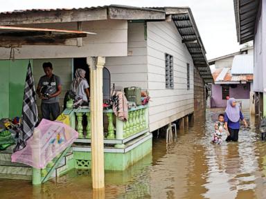 Floods wreak havoc in Malaysia, Thailand with over 30 killed, thousands displaced